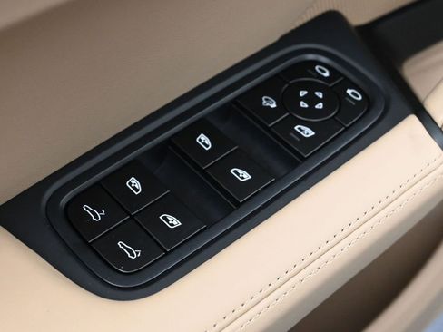Used 2026 Porsche Cayenne Coupe AWD/4WD image 19