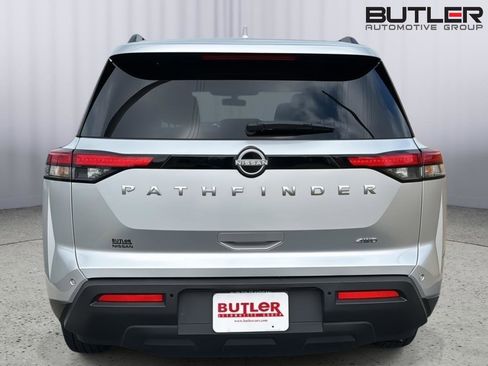 Used 2025 Nissan Pathfinder SV image 4