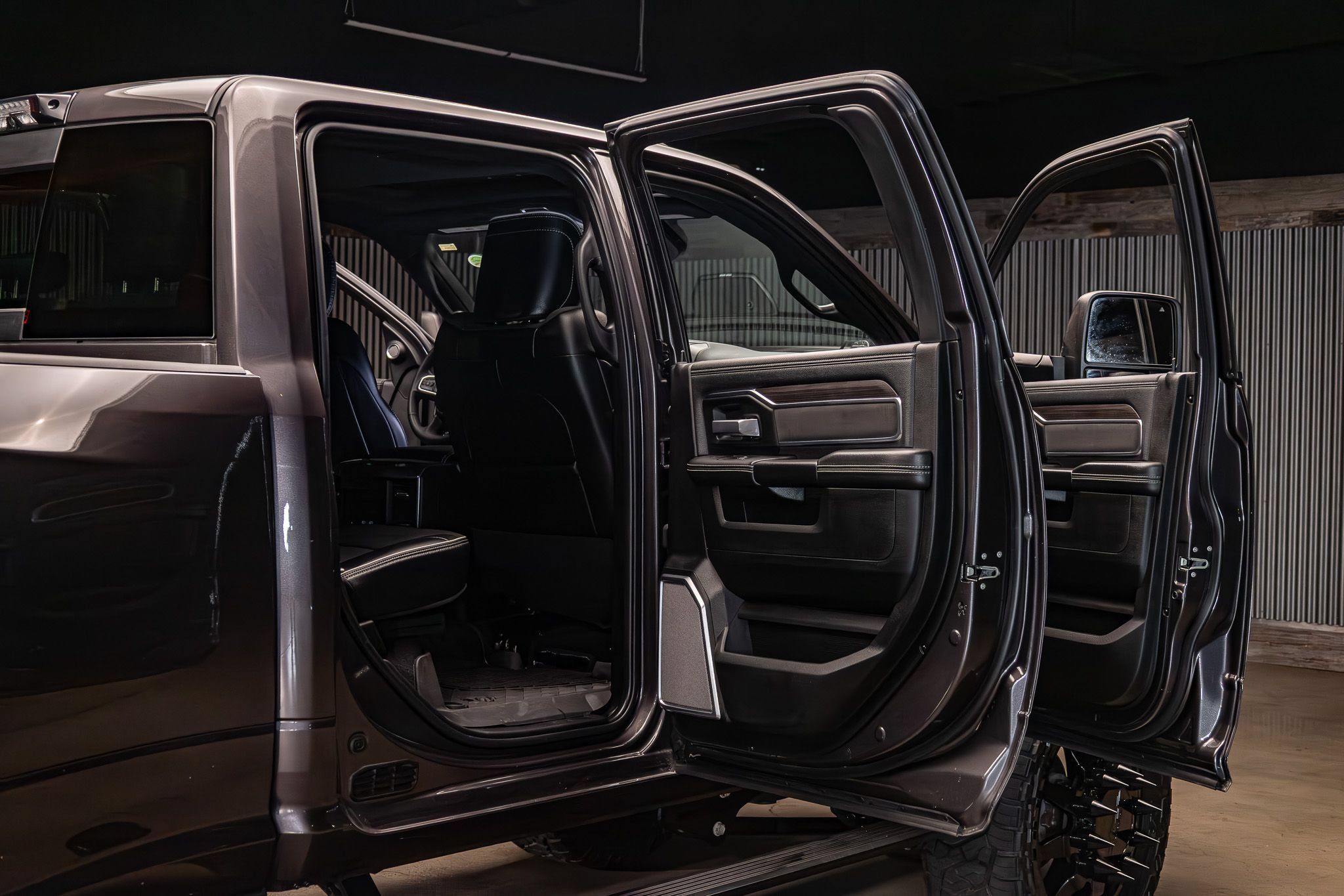 Used 2025 RAM 3500 Laramie AWD/4WD image 30