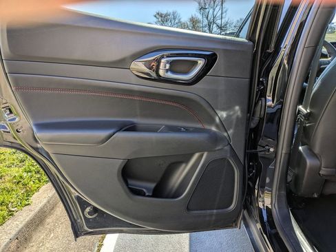 Used 2025 Jeep Compass Trailhawk image 25