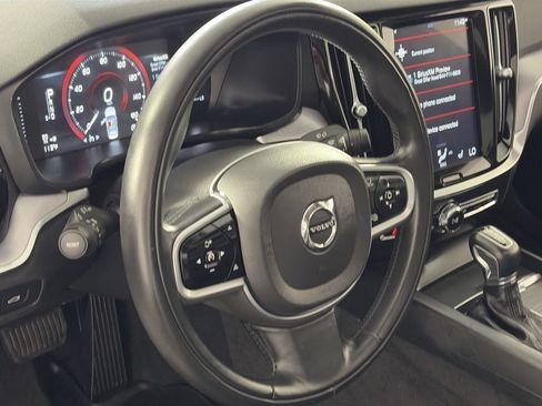 Used 2019 Volvo S60 T5 Momentum FWD image 13