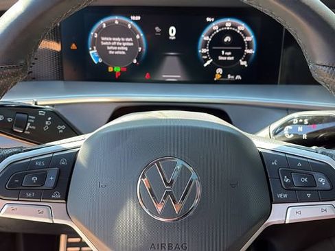 Used 2025 Volkswagen Tiguan SE R-Line AWD/4WD image 12
