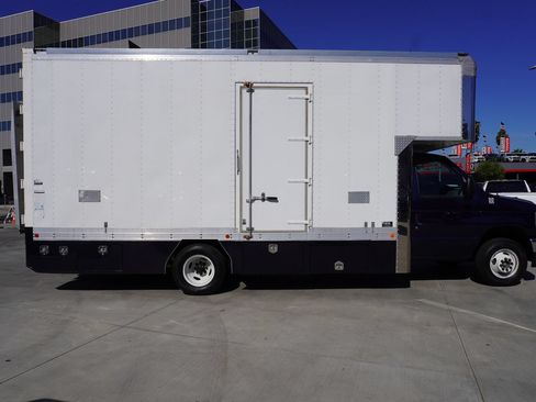 Used 2024 Ford E-450 and Econoline 450 Super Duty w/ Power Windows & Locks Group RWD image 5