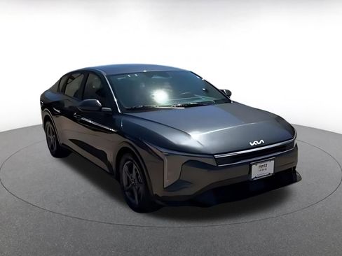 Used 2025 Kia K4 LXS image 15