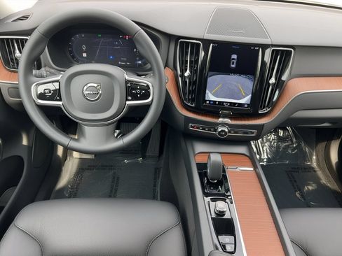 Used 2023 Volvo XC60 B5 Plus w/ Climate Package AWD/4WD image 5