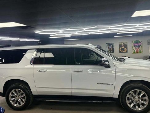 Used 2023 Chevrolet Suburban Premier image 4