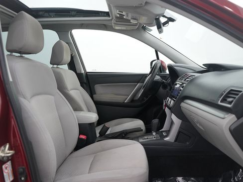 Used 2017 Subaru Forester 2.5i Premium image 11