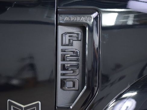 Used 2022 Ford F250 Lariat w/ Black Appearance Package AWD/4WD image 17