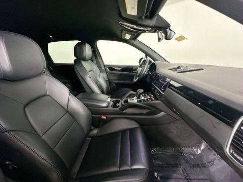Used 2022 Porsche Cayenne AWD/4WD image 43