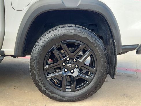 Used 2023 Chevrolet Colorado Trail Boss AWD/4WD image 32