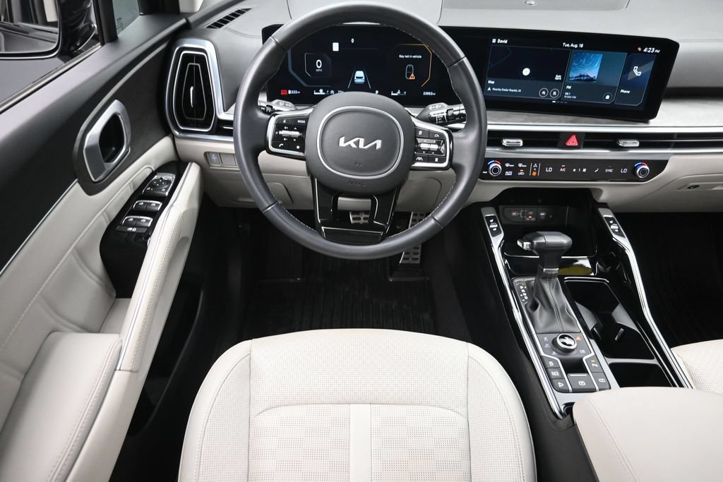 Used 2025 Kia Sorento SX AWD/4WD image 15