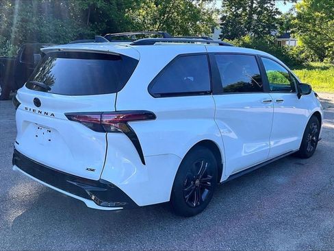 Used 2025 Toyota Sienna XSE w/ XSE Plus Package AWD/4WD image 6