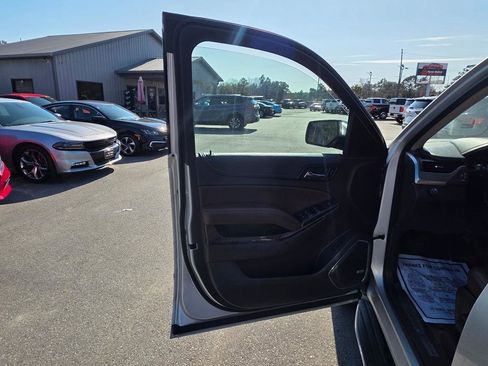 Used 2015 Chevrolet Suburban LTZ image 7