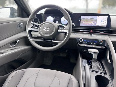 Used 2024 Hyundai Elantra SEL FWD image 15