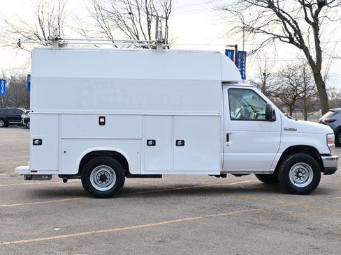 Used 2017 Ford E-350 and Econoline 350 Super Duty w/ Power Windows & Locks Group image 10