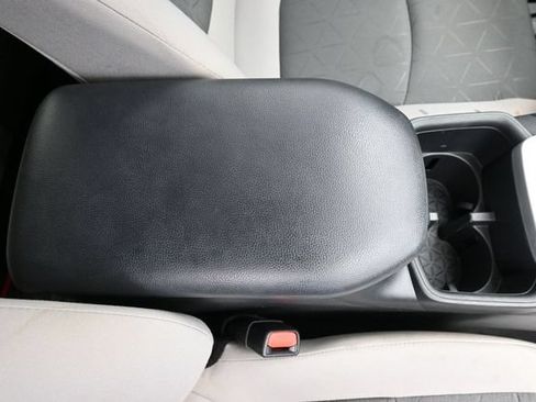 Used 2022 Toyota RAV4 XLE AWD/4WD image 35