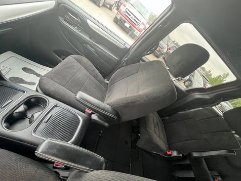 Used 2014 Dodge Grand Caravan SXT w/ Blacktop Package FWD image 16