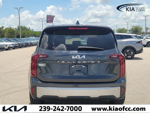 Certified 2024 Kia Telluride LX FWD image 5