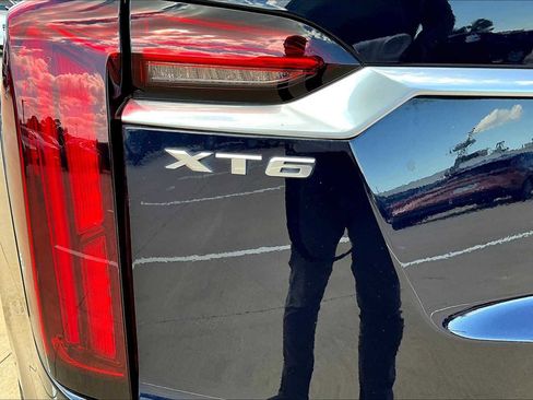 Used 2021 Cadillac XT6 Premium Luxury image 17