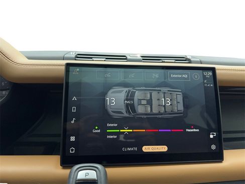 Used 2024 Land Rover Defender 130 X-Dynamic SE image 33