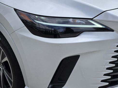 Used 2025 Lexus RX 350 Premium w/ Accessory Package (Z1) FWD image 33