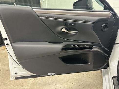 Used 2022 Lexus ES 350 F Sport w/ Accessory Package FWD image 14
