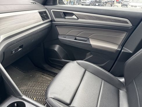 Used 2021 Volkswagen Atlas Cross Sport SE w/ 20" Black Wheels Package image 20