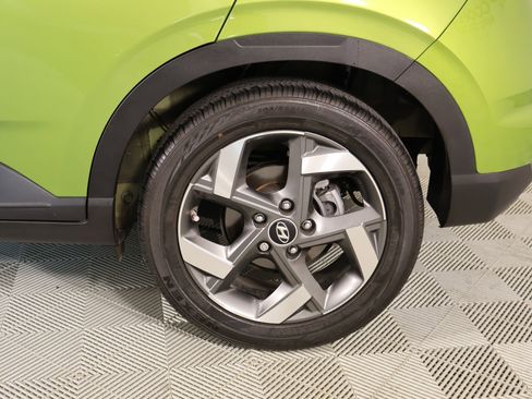 Used 2024 Hyundai Venue SEL FWD image 18