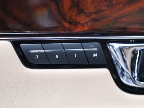 Used 2016 Jaguar XJ R-Sport image 43