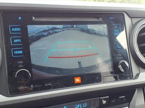 Used 2016 Toyota Tacoma TRD Sport image 25