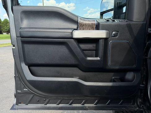 Used 2017 Ford F250 Lariat w/ Lariat Ultimate Package AWD/4WD image 13