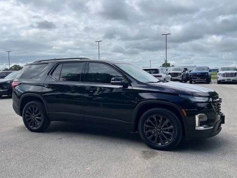 Used 2022 Chevrolet Traverse RS FWD image 3