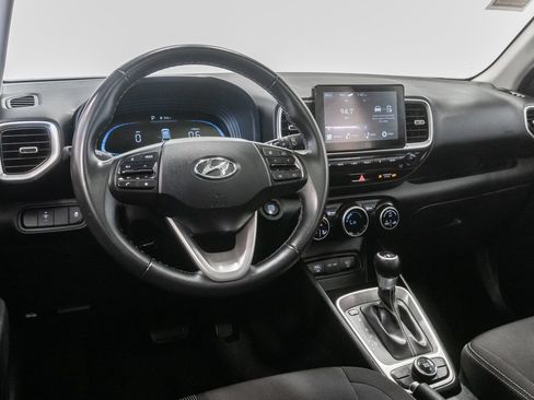 Used 2025 Hyundai Venue SEL FWD image 7