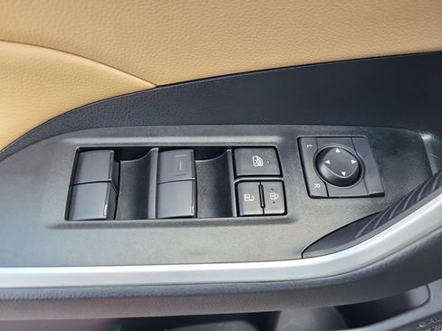Used 2024 Toyota RAV4 LE AWD/4WD image 11