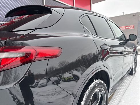 Used 2023 Alfa Romeo Stelvio Veloce image 3