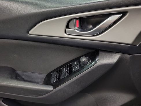 Used 2018 MAZDA MAZDA3 Sport w/ Preferred Equipment Package image 20