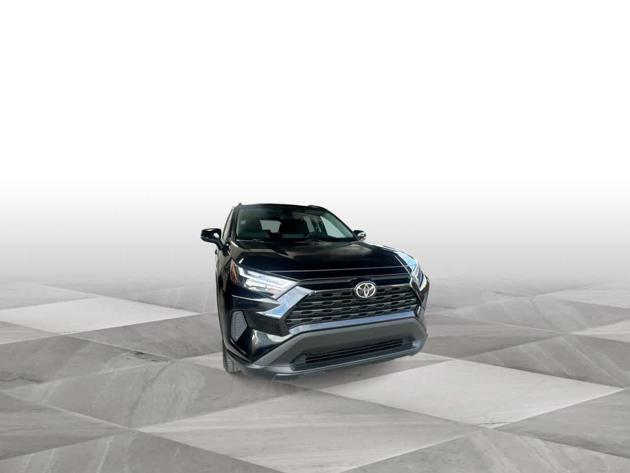 Used 2025 Toyota RAV4 XLE FWD image 2