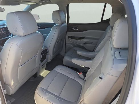 Used 2022 GMC Acadia SLT w/ Technology Package image 10