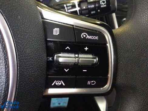 Used 2023 Kia Sorento LX image 23