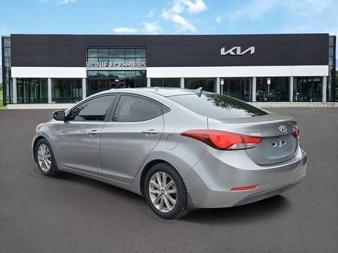 Used 2015 Hyundai Elantra SE w/ Option Group 02 FWD image 3