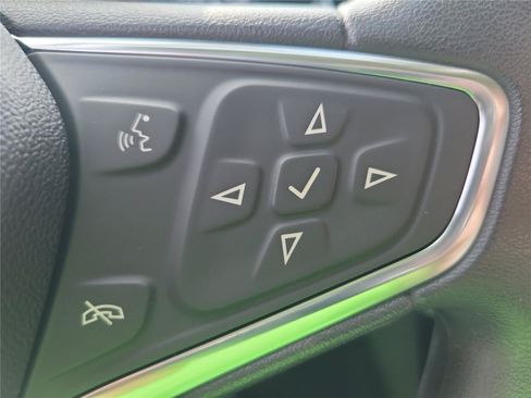 Used 2018 Chevrolet Equinox LS FWD image 25