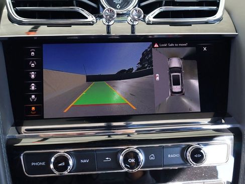 Certified 2022 Bentley Bentayga image 19