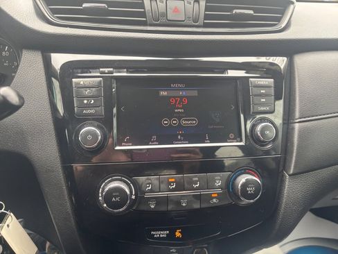 Used 2020 Nissan Rogue S w/ Special Edition Package image 21