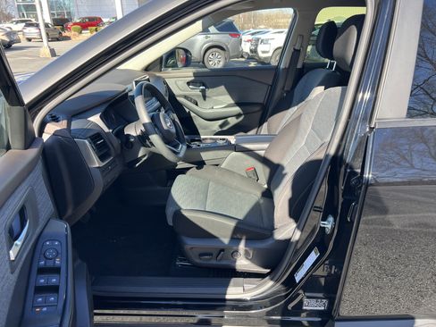 Certified 2023 Nissan Rogue SV image 15