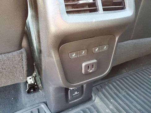 Used 2023 Chevrolet Equinox Premier FWD image 32