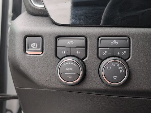 Used 2026 Chevrolet Silverado 1500 LT AWD/4WD image 26