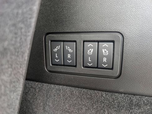 New 2025 Cadillac XT6 Premium Luxury image 18