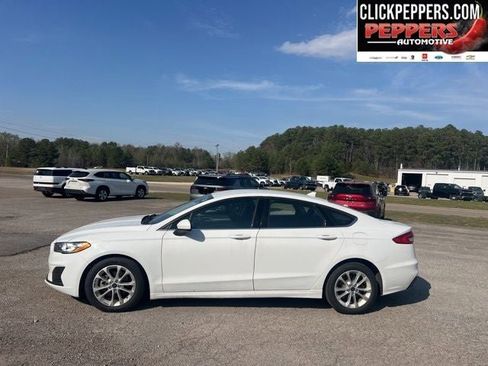 Used 2019 Ford Fusion SE image 2