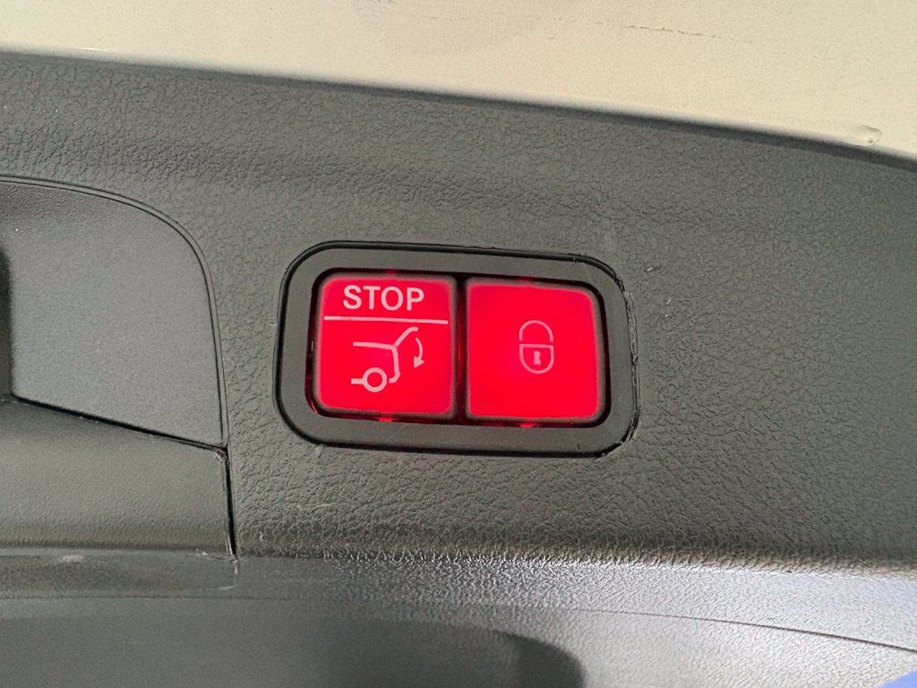 Used 2024 Mercedes-Benz GLE 350 4MATIC image 25