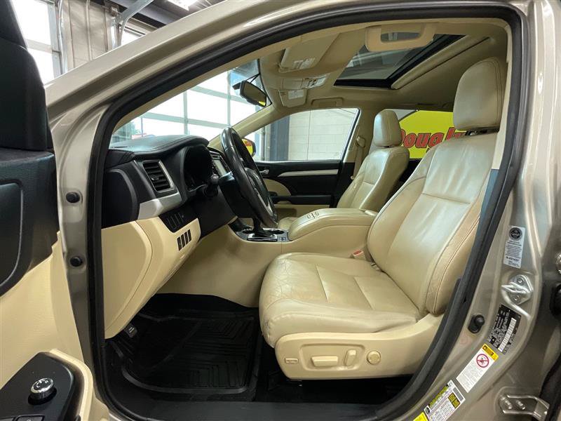 Used 2015 Toyota Highlander XLE FWD image 11
